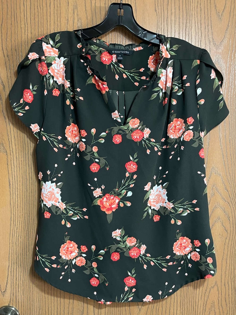 41 Hawthorn Green Floral Blouse with Coral and Pink Roses - Picture 4 of 8